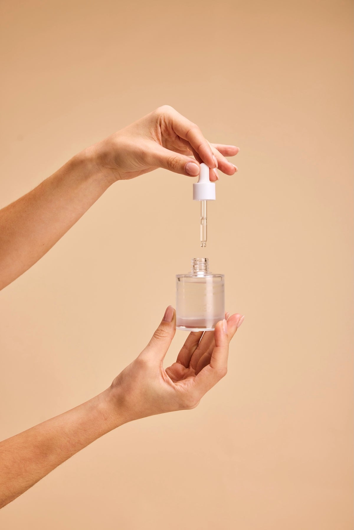 HOE GEBRUIK JE HET CLARIFYING SERUM?