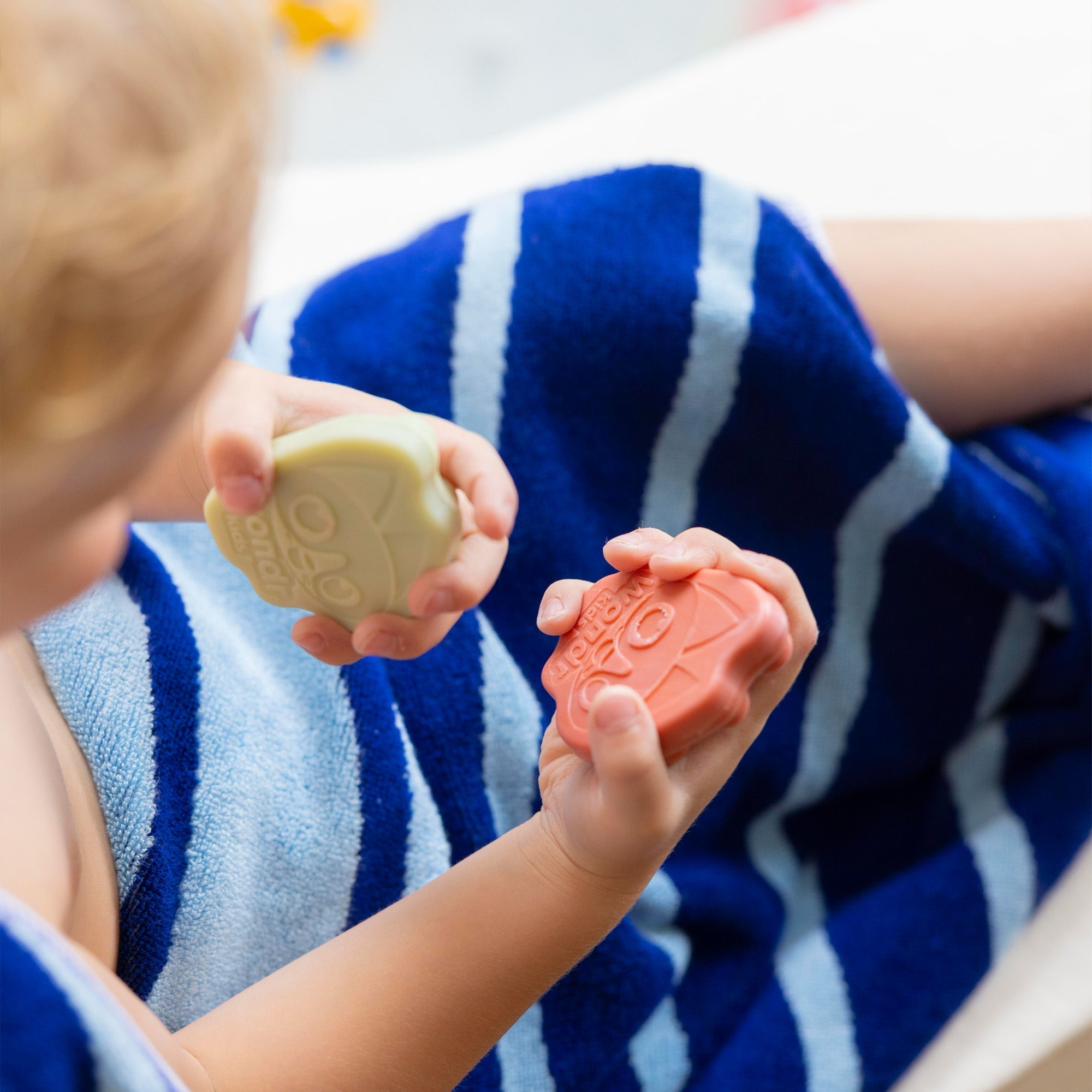 APPLE SPLASH | Kids Bar